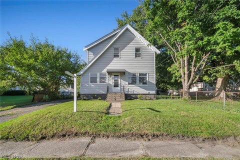 Homes For Sale - 2407 Mira Court<br/> Cleveland, OH 44109