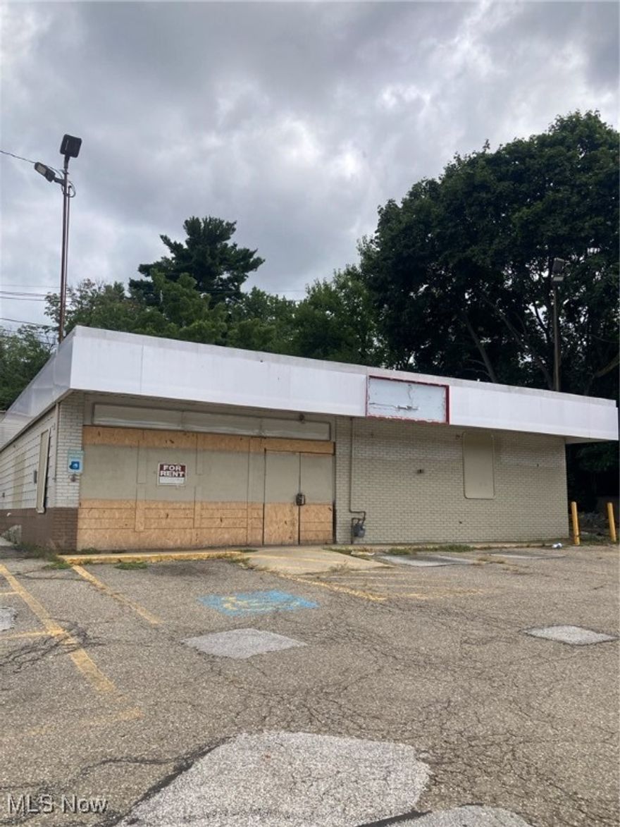 2914 sq ft $3400 plus utilities 12 month lease