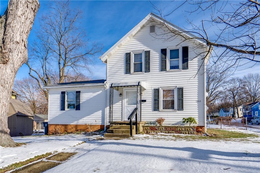 Photo of 1353 Gorge Boulevard, Akron, OH 44310 (MLS # 5183399)