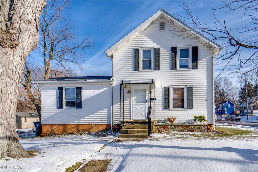 Photo of 1353 Gorge Boulevard, Akron, OH 44310 (MLS # 5183399)