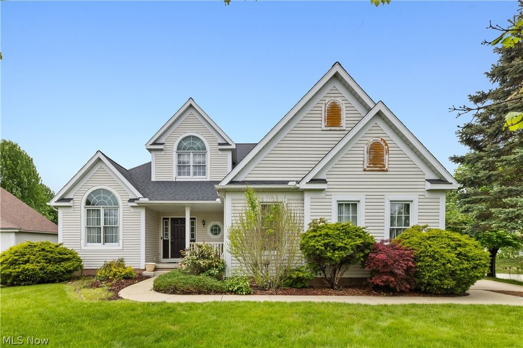 Photo of 1919 Wendover Circle NE, North Canton, OH 44720 (MLS # 5208518)