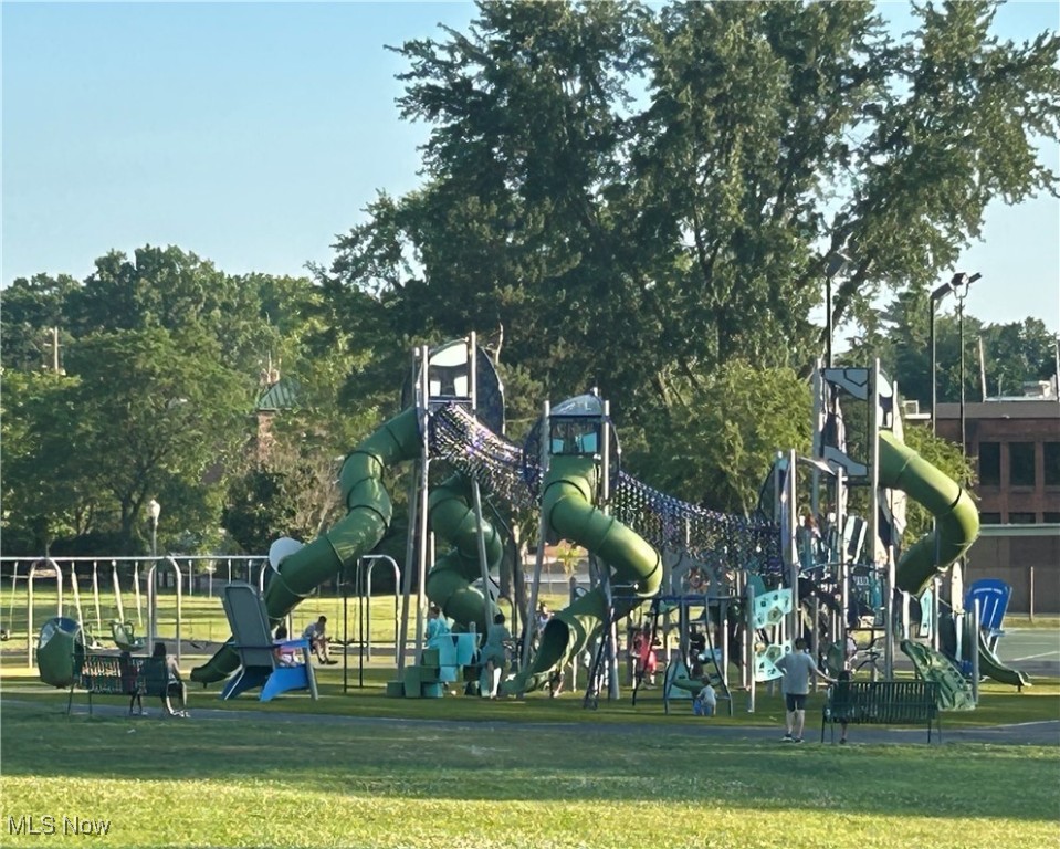 Fairlawn, Ohio 44333, United States, 3 Bedrooms Bedrooms, ,2 BathroomsBathrooms,Residential,Active,174784