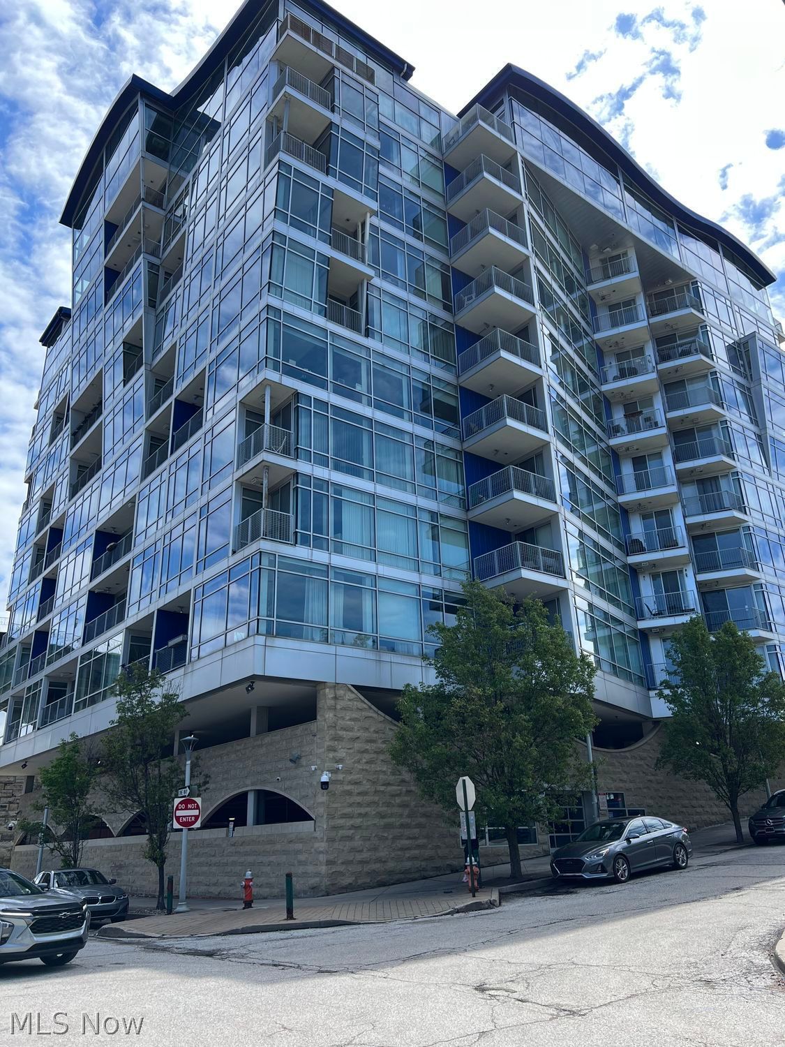 Photo 1 of 37 — 1237 Washington Avenue 608, Cleveland, OH 44113