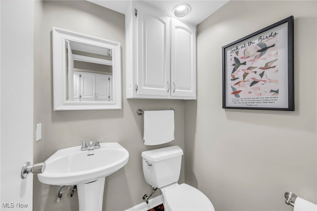 17404 Falling Water Road, Strongsville, Ohio image 34