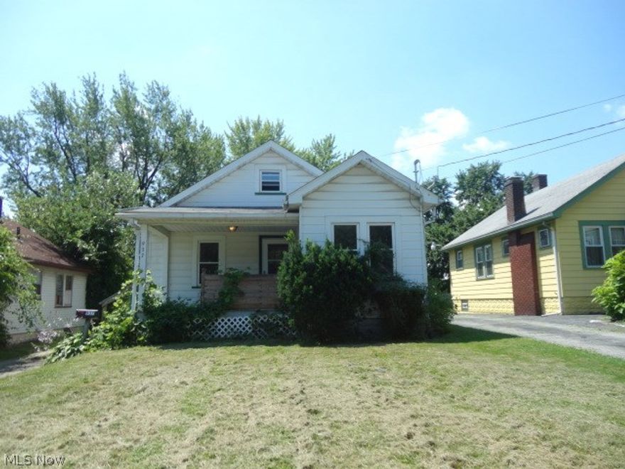This 2 Bedroom/1 Bath House is located in Youngstown!! Youngstown City School District. Covered front porch, 1 car detached garage, basement, built in shelving in dining room.   Monthly rent is $525.00 plus utilities. Full deposit and first months rent required. No pets or smoking permitted.