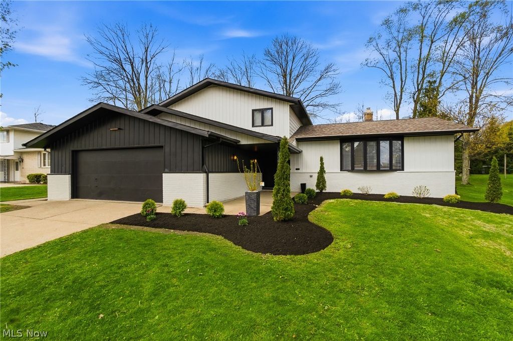 Photo of 6344 Gale Drive, Seven Hills, OH 44131 (MLS # 5202388)