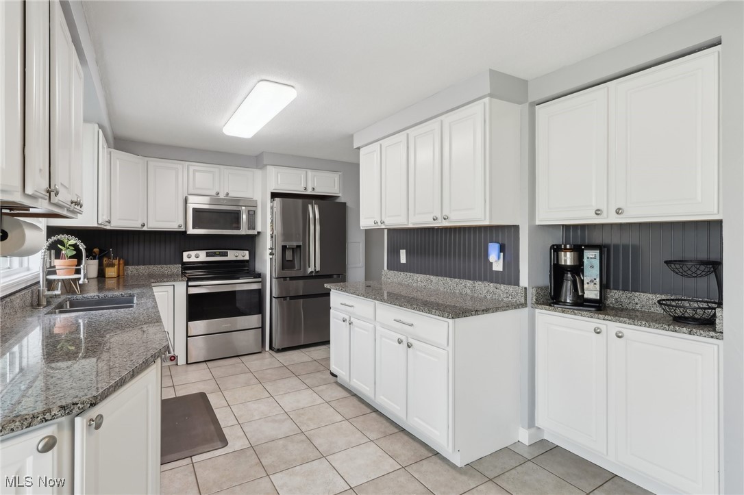 3140 Meanderwood Drive, Canfield, Ohio image 14
