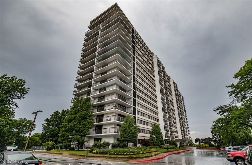 Welcome to The Meridian where Lakefront living is at its finest! This Condominium has gorgeous Lakefront view throughout the unit facing Downtown. Spacious bedrms & has 2 full baths. Updated kitchen as well as baths, & pantry w/custom cabinetry. A large balcony to relax & take in the views. Seller is giving a flooring allowance of one thousand dollars so you can pick your own design. The Meridian has fabulous amenities as well, indoor/outdoor pools, Jacuzzi, sauna, fitness center, billiards rm, coffee bar & party rm, and 24-hr front desk security. This unit comes w/storage locker & one heated garage space. Don't miss out on this opportunity -- text agent today to see.