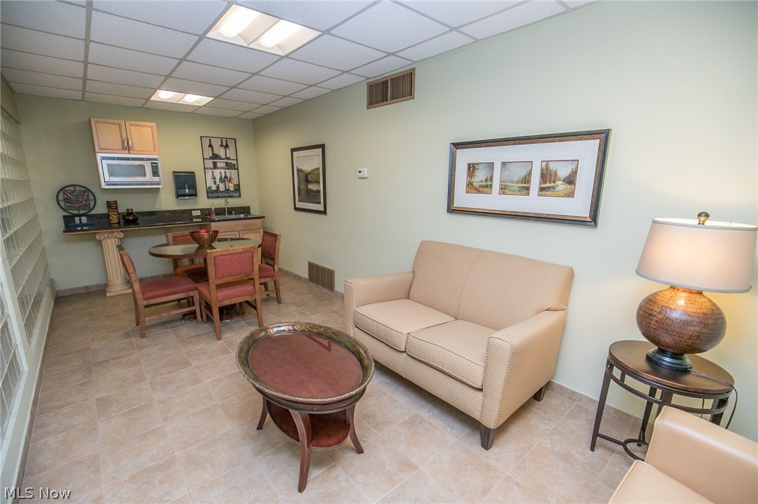 Meridian Condo - Residential