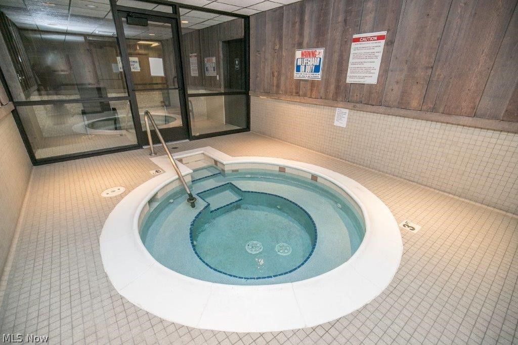 Meridian Condo - Residential