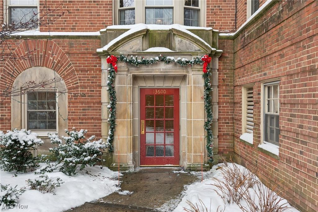 Photo of 13600 Shaker Boulevard #605, Cleveland, OH 44120 (MLS # 5176472)