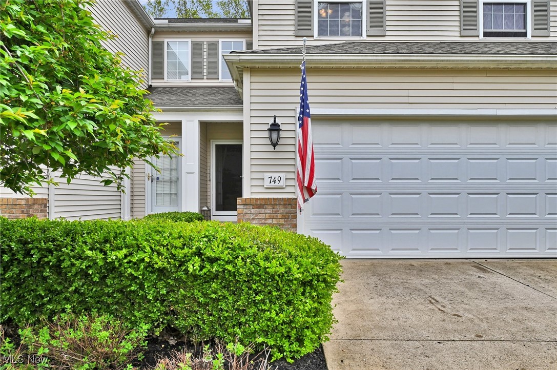 749 Lakeside Drive