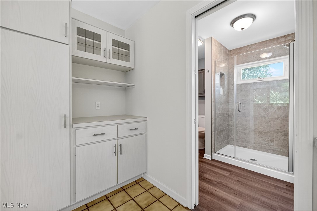 Mayfield Heights, Ohio 44124, United States, 3 Bedrooms Bedrooms, ,2 BathroomsBathrooms,Residential,Pending,181416