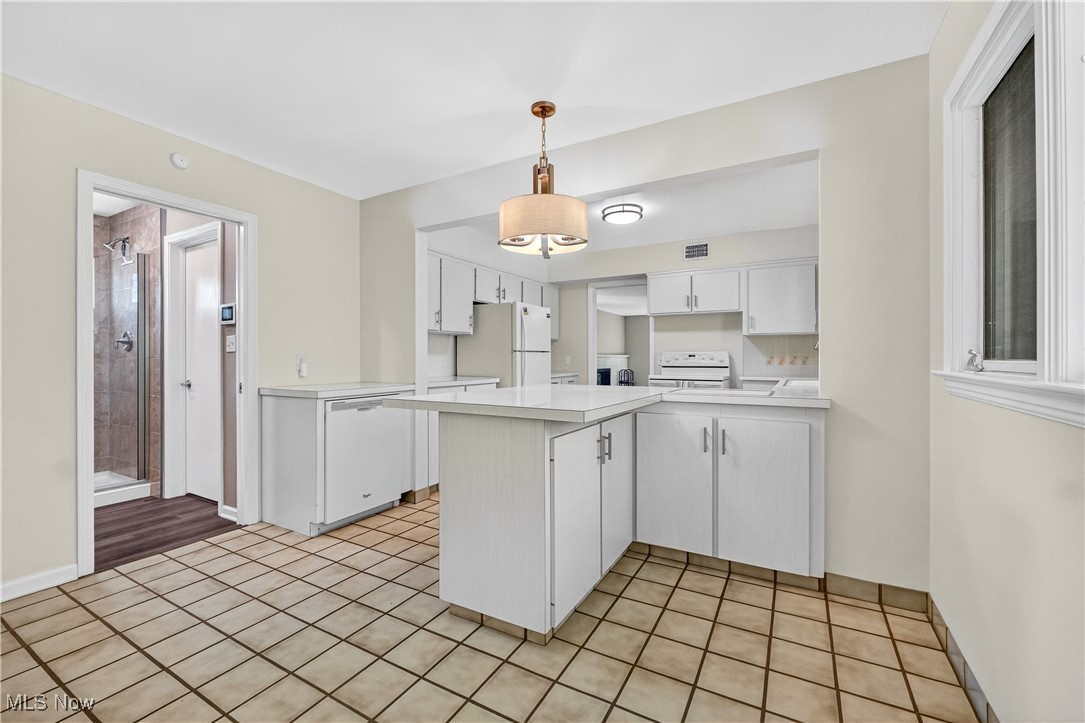 Mayfield Heights, Ohio 44124, United States, 3 Bedrooms Bedrooms, ,2 BathroomsBathrooms,Residential,Pending,181416