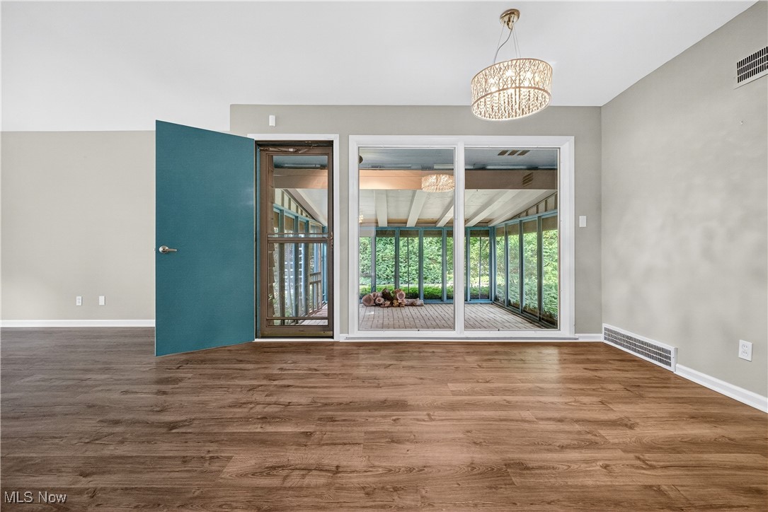 Mayfield Heights, Ohio 44124, United States, 3 Bedrooms Bedrooms, ,2 BathroomsBathrooms,Residential,Pending,181416