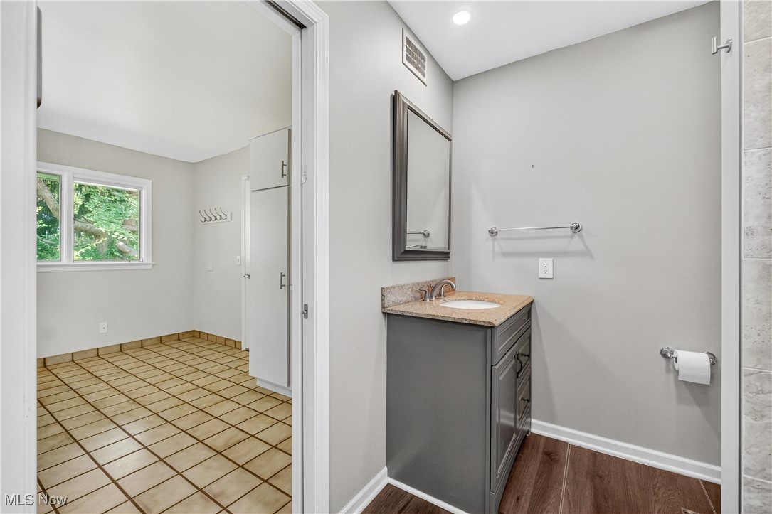 Mayfield Heights, Ohio 44124, United States, 3 Bedrooms Bedrooms, ,2 BathroomsBathrooms,Residential,Pending,181416