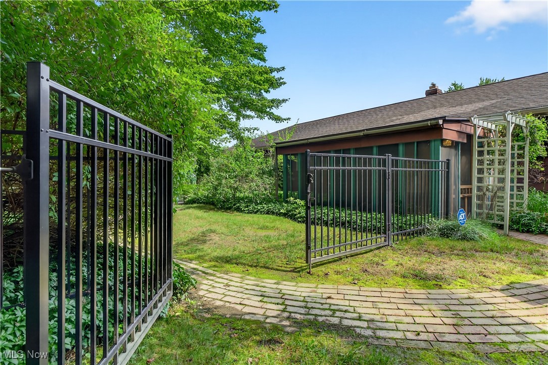 Mayfield Heights, Ohio 44124, United States, 3 Bedrooms Bedrooms, ,2 BathroomsBathrooms,Residential,Pending,181416