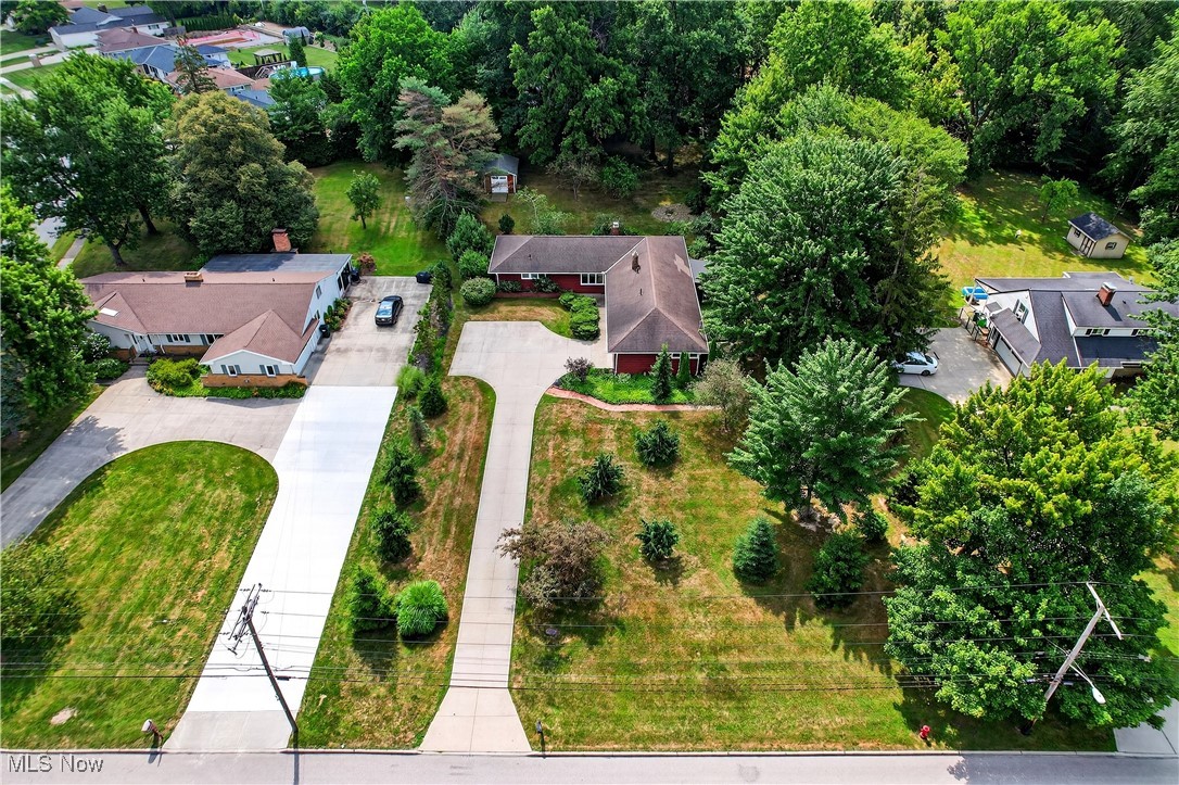 Mayfield Heights, Ohio 44124, United States, 3 Bedrooms Bedrooms, ,2 BathroomsBathrooms,Residential,Pending,181416