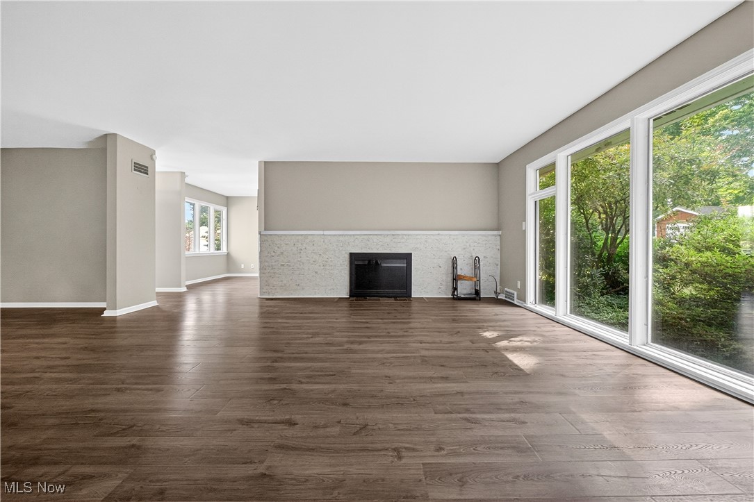 Mayfield Heights, Ohio 44124, United States, 3 Bedrooms Bedrooms, ,2 BathroomsBathrooms,Residential,Pending,181416