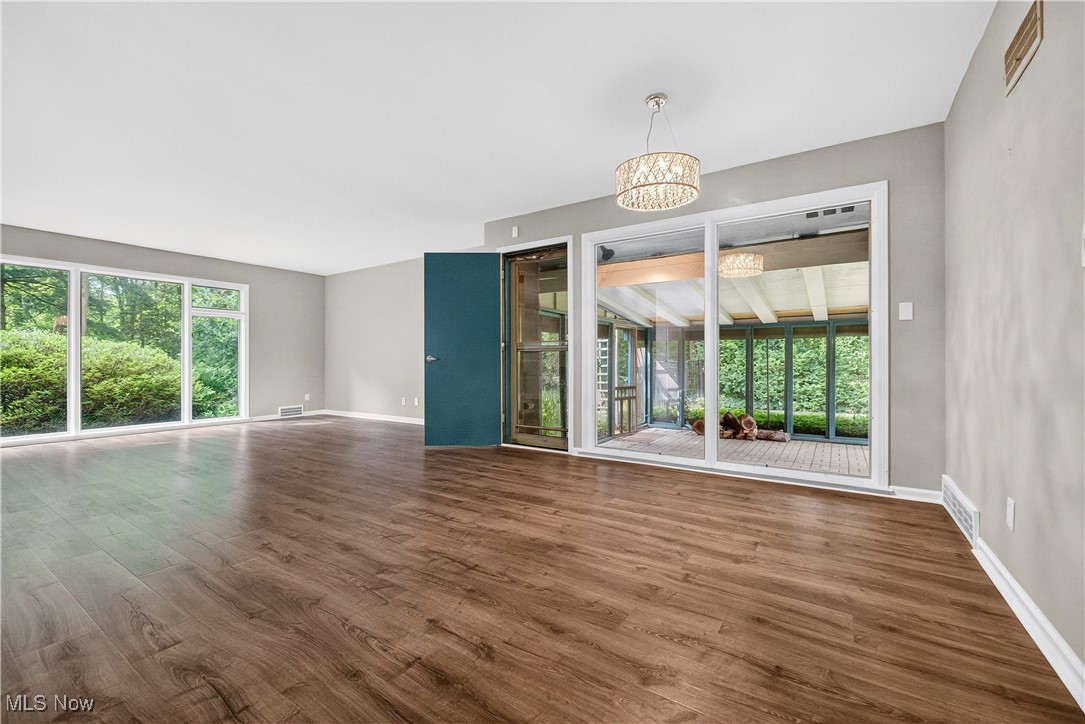 Mayfield Heights, Ohio 44124, United States, 3 Bedrooms Bedrooms, ,2 BathroomsBathrooms,Residential,Pending,181416