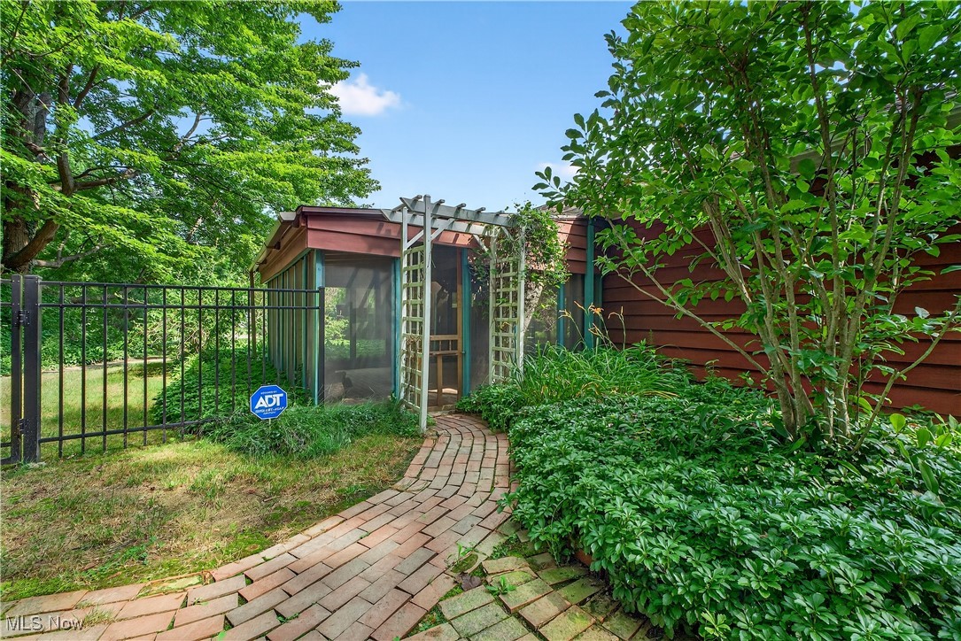 Mayfield Heights, Ohio 44124, United States, 3 Bedrooms Bedrooms, ,2 BathroomsBathrooms,Residential,Pending,181416