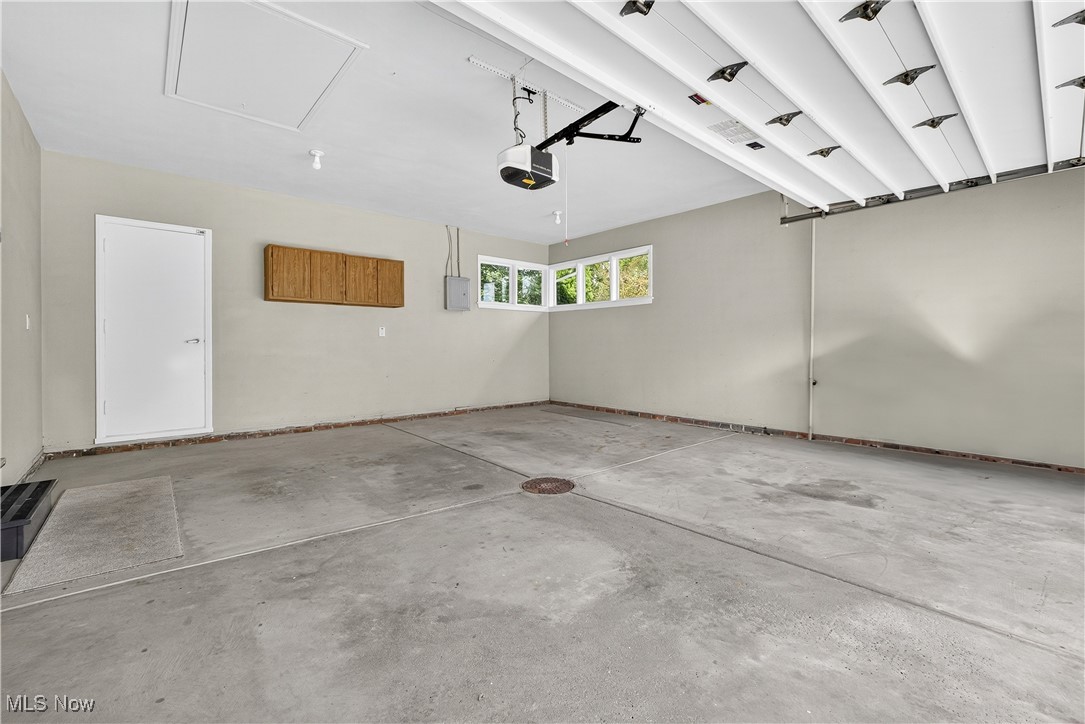 Mayfield Heights, Ohio 44124, United States, 3 Bedrooms Bedrooms, ,2 BathroomsBathrooms,Residential,Pending,181416