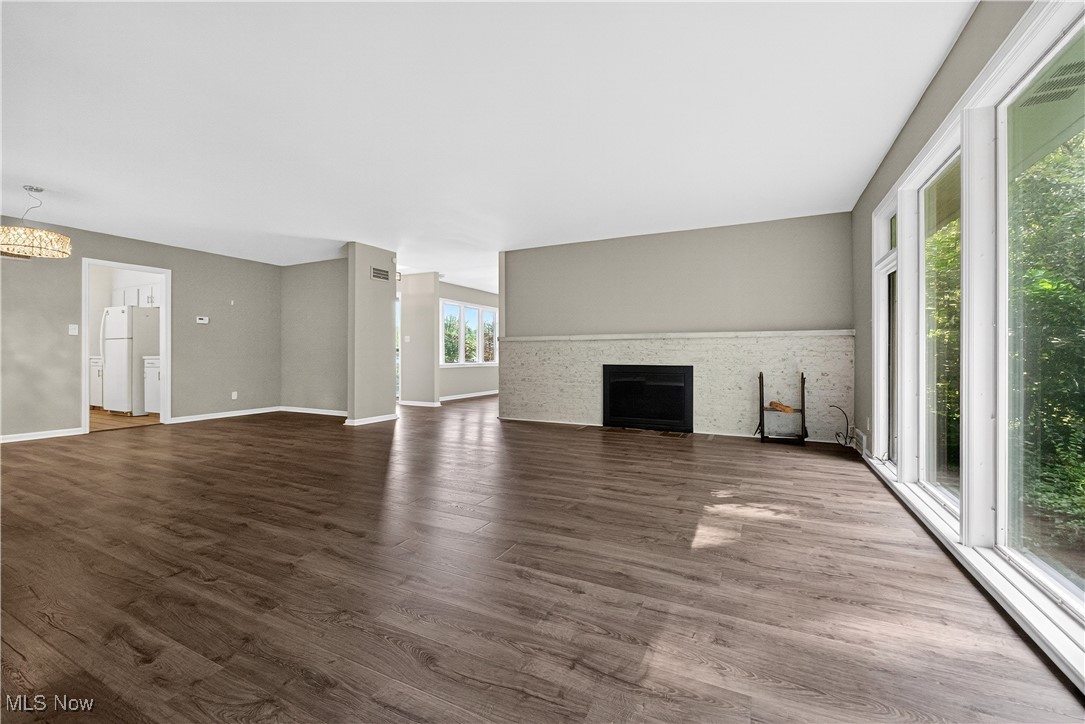 Mayfield Heights, Ohio 44124, United States, 3 Bedrooms Bedrooms, ,2 BathroomsBathrooms,Residential,Pending,181416