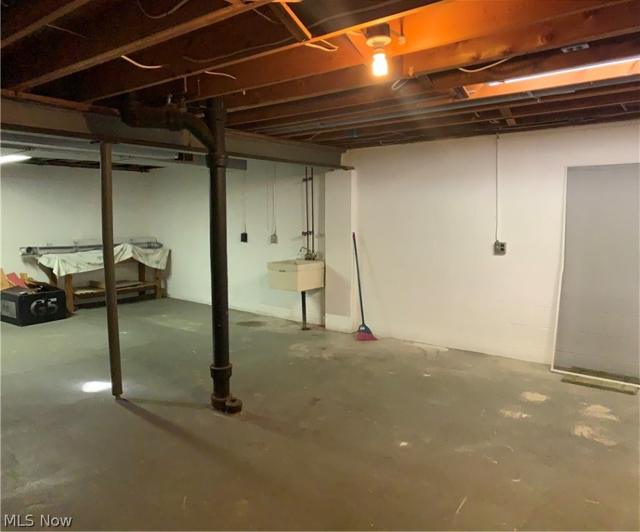 Monroe Manor Condo - Residential