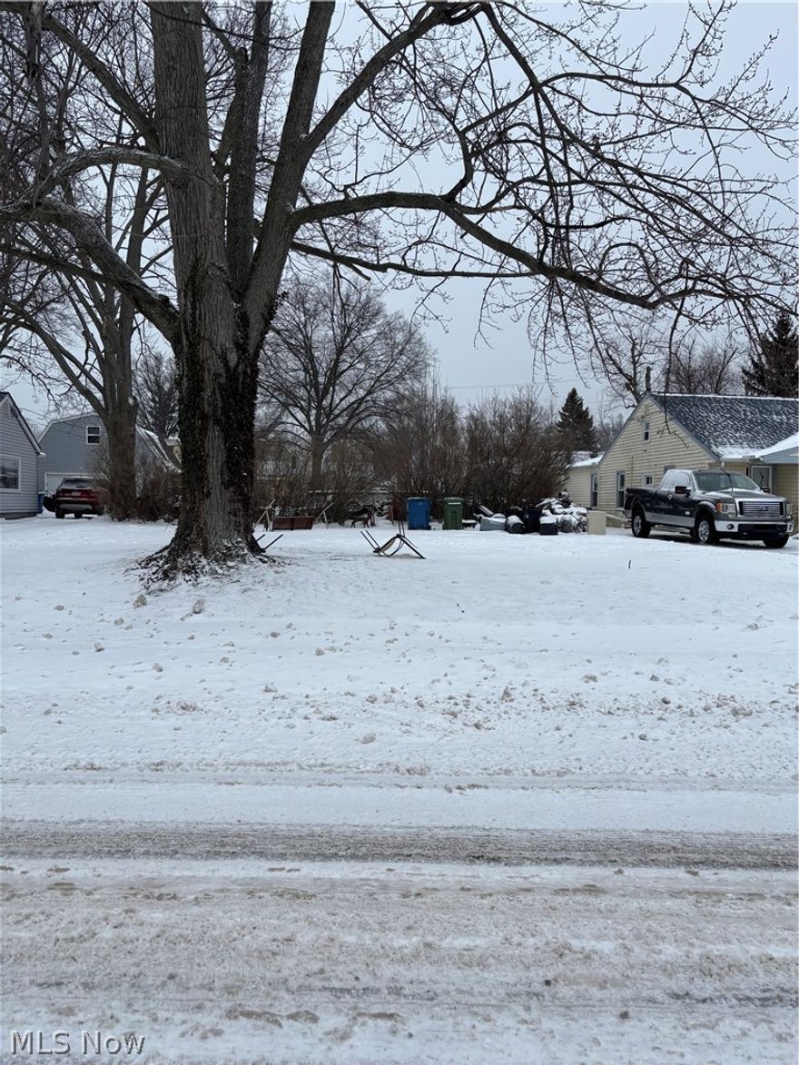 Buildable lot in the heart of Eastlake. Feel free to walk.