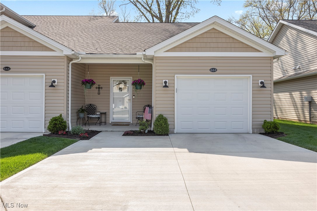 664 Treadway Boulevard, Sheffield Lake, Ohio image 1