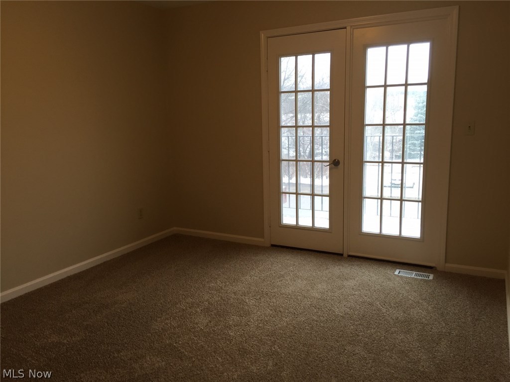 River`s Edge Condo - Residential