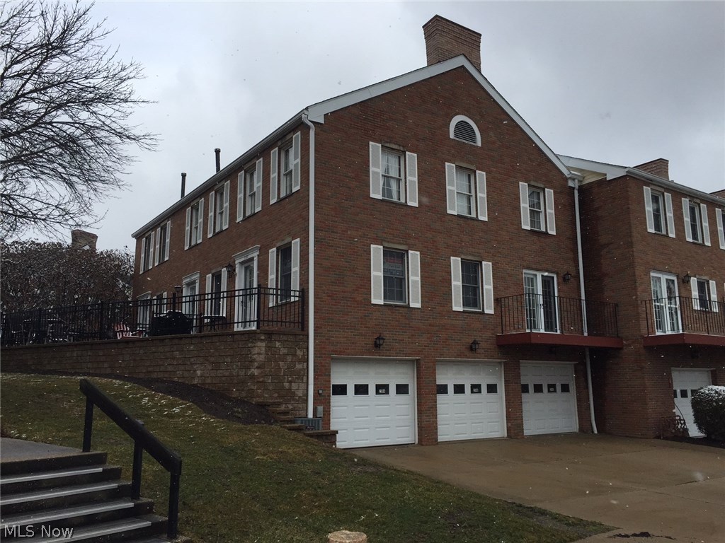 River`s Edge Condo - Residential