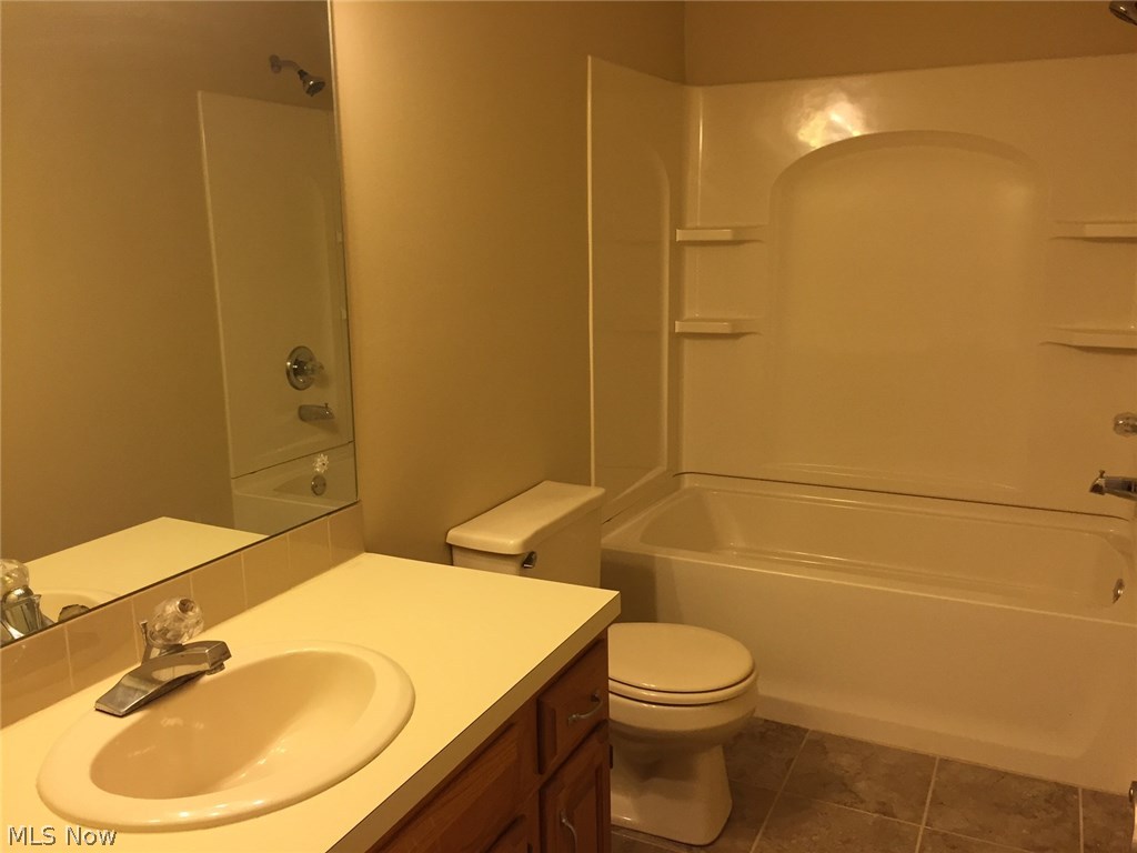 River`s Edge Condo - Residential