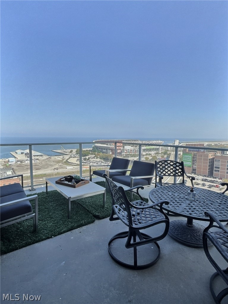 701 W Lakeside Avenue 1301