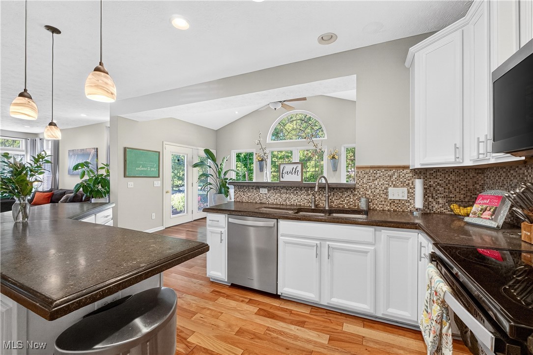 Twinsburg, Ohio 44087, United States, 4 Bedrooms Bedrooms, ,4 BathroomsBathrooms,Residential,Active,220425