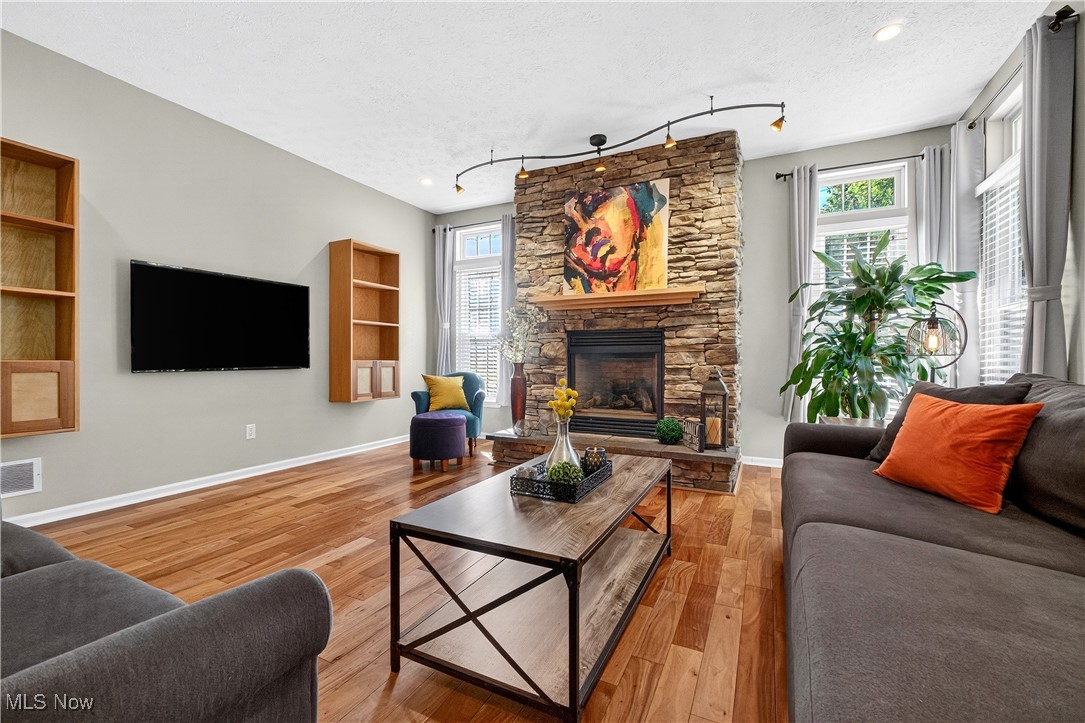 Twinsburg, Ohio 44087, United States, 4 Bedrooms Bedrooms, ,4 BathroomsBathrooms,Residential,Active,220425