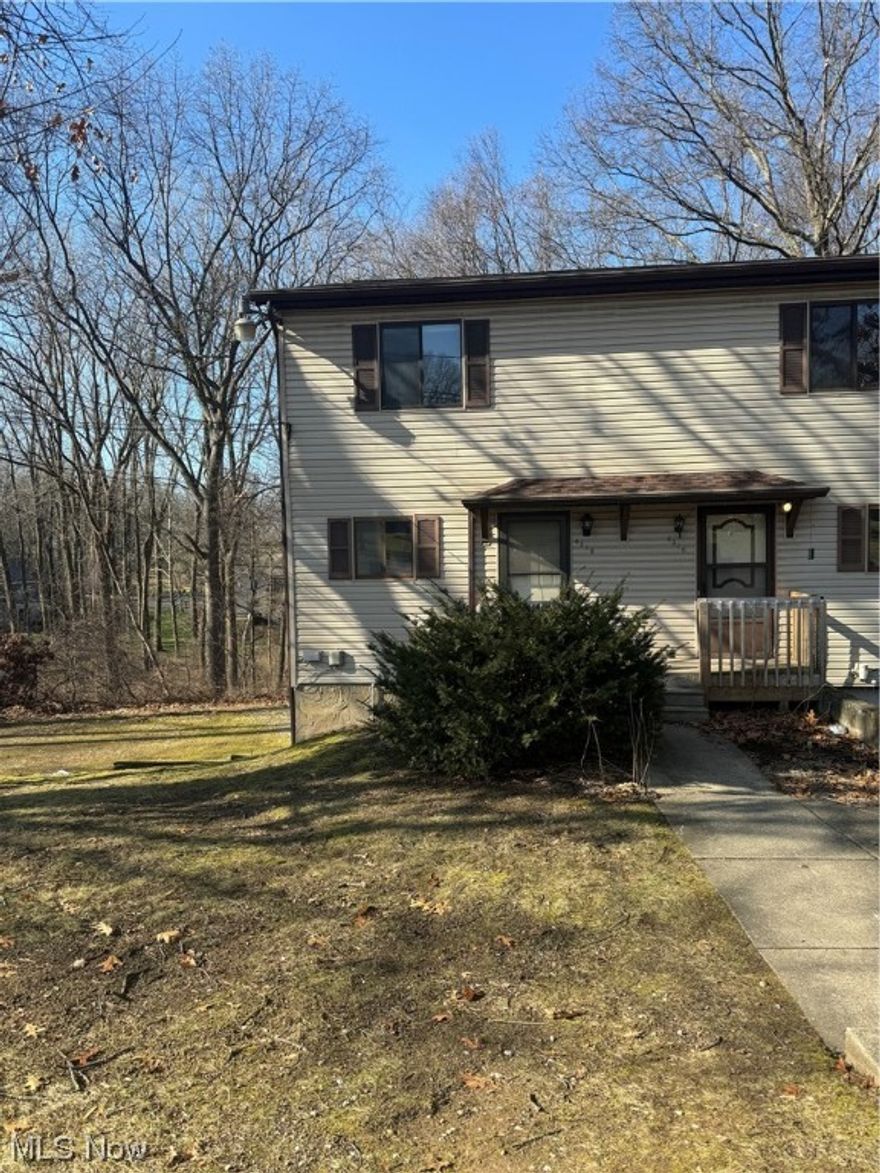 Very nice 2 bedroom 1.5 bath unit on a wooded lot. Close to portage lakes and entertainment.