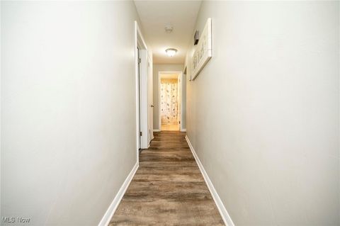 Tiny photo for 40 Woodleigh Court, Austintown, OH 44511 (MLS # 5178964)