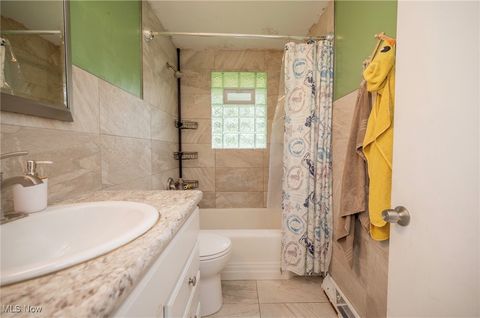 Tiny photo for 40 Woodleigh Court, Austintown, OH 44511 (MLS # 5178964)