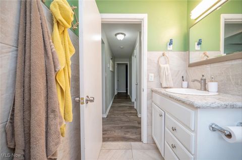 Tiny photo for 40 Woodleigh Court, Austintown, OH 44511 (MLS # 5178964)