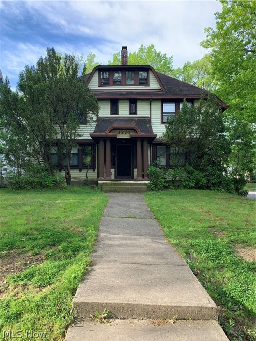 Beautiful duplex property that signifies charm of the neighborhood