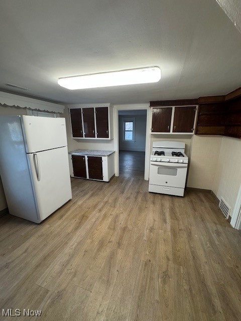 Cleveland, Ohio 44109, United States, 2 Bedrooms Bedrooms, ,1 BathroomBathrooms,Residential,Active,11710