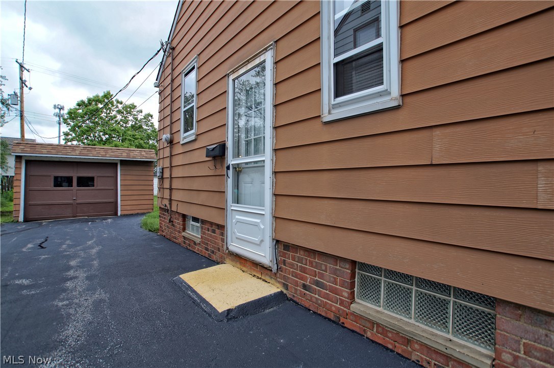 Walter H Telling Broadfield - Residential