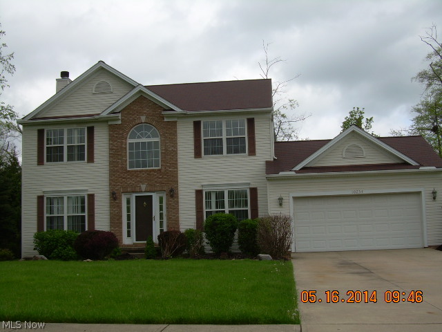 This vinyl sided colonial style home with formal living and dining room has an eat in kitchen that opens to the family room with fireplace. There are 3 bedrooms on the 2nd floor that share a hall bath plus the master suite with in suite private bath. The basement could be finished for additional living space. This is being sold via an on line marketing event by www.homesearch.com Please visit the website for additional information, exact auction dates as well as bidding instructions. All financing offers require a pre-qual, please see attached documentation for those instructions. Buyer will be required to assume responsibility for any outstanding city point of sale inspection violations. This report has not yet been ordered and thus not yet available. Buyer should verify all HOA information with Glenwood Preserve.