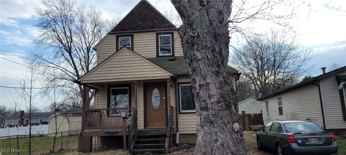 Colonial with tons of character and potential. Located in the heart of Akron, close to all amenities. Come and make it your own today!