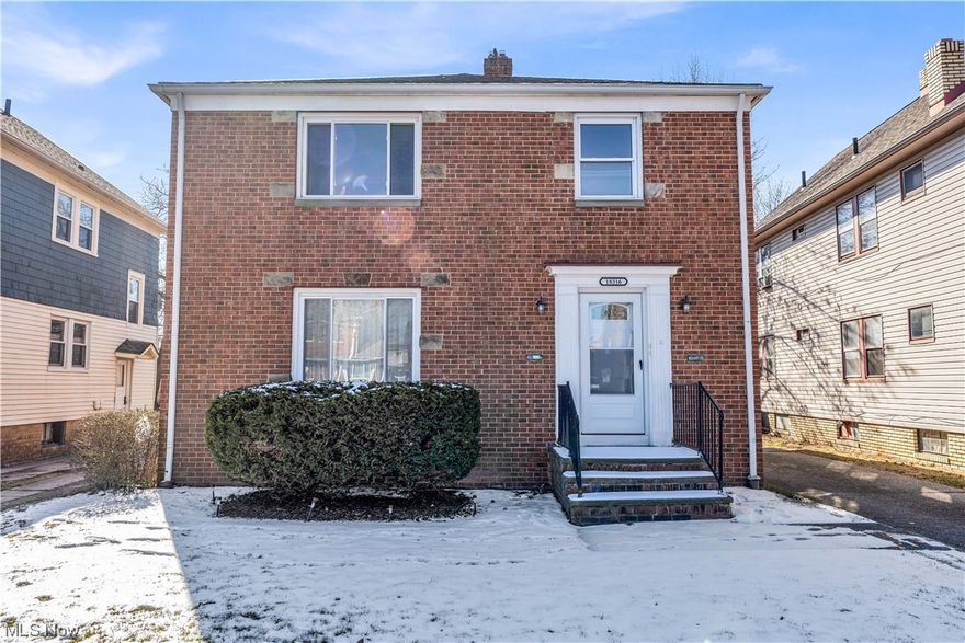 18316 E Park Dr. UP, Cleveland - Spacious 2 bed 1 bath multi-family home! //

$970 rent / $970 deposit //
$49 application fee per adult //
1-2 pets OK with approved PetScreening and PetFee.(Some breed restrictions apply per HUD guidelines). //
NO SMOKING //
1 time $129 non-refundable set up fee paid at lease signing //

$30/month required resident benefit package; can include personal property/liability insurance for an additional $5/month for $35/month total. //

** ** CMHA OK - 2 bdrm voucher; must be prepared with ½ reservation fee to hold the property and moving packet. **  ** //

All applicants are required to fill out a PetScreening application, found on our website directly on the application before being processed. Even if you have NO pets - this application must be filled out. One time, non-refundable pet fee of $200-500 per animal applies to all pets & must be paid prior to or when you pay your first month rent. (No fee for qualified assistance animals). //

Our application is processed through secure site: Findigs, and they require ID and income verification. Without this, your application will not be processed. They offer 24/7 chat support on their application directly if you have any questions. /

BEDROOMS: 2 //
BATHROOMS: 1 //
APPLIANCES PROVIDED: N/A //
UTILITIES / RESIDENT RESPONSIBILITY:  Resident pays gas and electric and is responsible for snow removal //

Serious inquiries only.