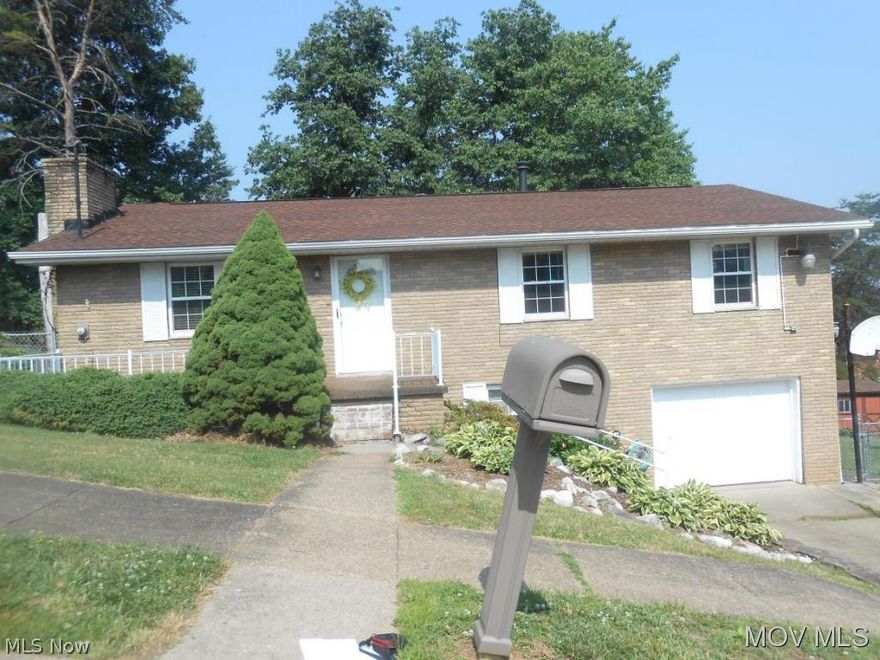 Cute home, needs a little TLC, priced to sell.  Newer roof, fenced yard, great location.  Elem: Gihon Elementary School  Elem/Bus: N  JrHigh: Edison Jr. High School  JrHigh/Bus: Y  High: Parkersburg South High  High/Bus: N  Fire: CIT  Police: CTY  PossFreeGas: N  ;SQFT=Fin L1:1196, Fin Bsmt:420, Fin Above:1196, Fin Total:1616, Unfin Above:0;GAR= 1 Car Built In, Opener(s);PRKG= Off Street, Parking Pad, On Street