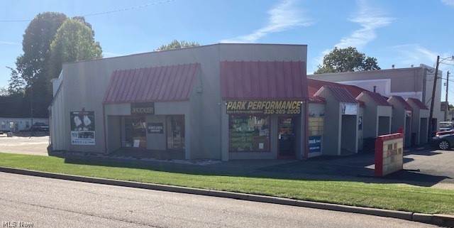 Hugh potential, longtime Parkway Performance since 1999. This side has a huge showroom. 2 Back showrooms and 2 large work/storage rooms. This part includes a large 61 x 23 garage. High traffic area just waiting for your business. Schedule a personal showing today!