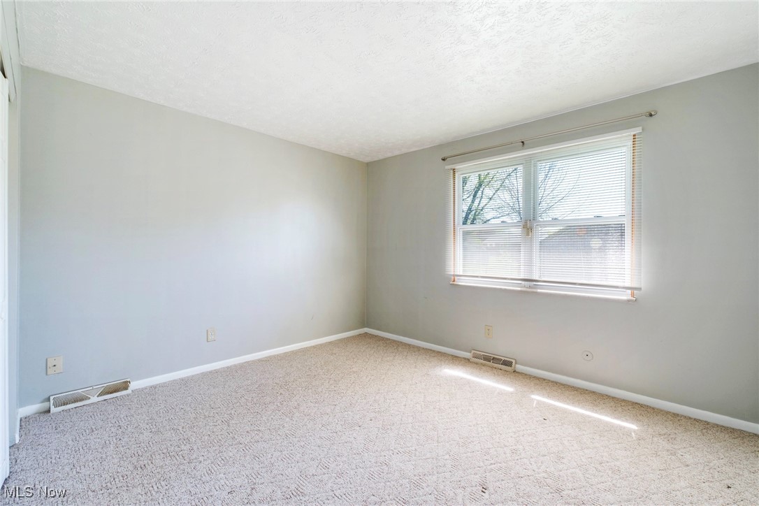 5673 Radcliffe Avenue, Austintown, Ohio image 15