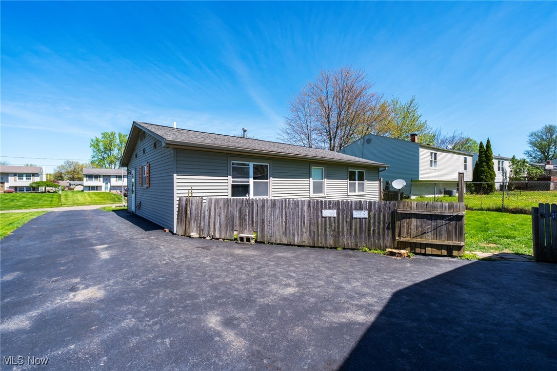 5673 Radcliffe Avenue, Austintown, Ohio image 31